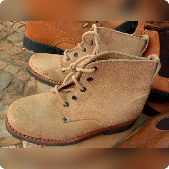 Премиальное чистящее средство для обуви COLOURLOCK, 1 литр Премиальное чистящее средство для обуви COLOURLOCK, 1 литр